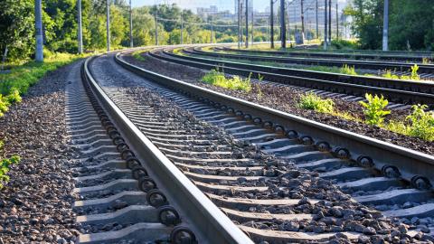 railroad tracks (photo: Sergii Petruk)