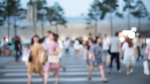 summer shoppers