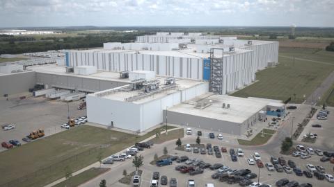 Walmart high-tech distribution facility in Lancaster, Texas (Photo: Business Wire)